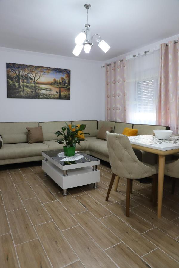 Amelia Apartment เบราท ภายนอก รูปภาพ